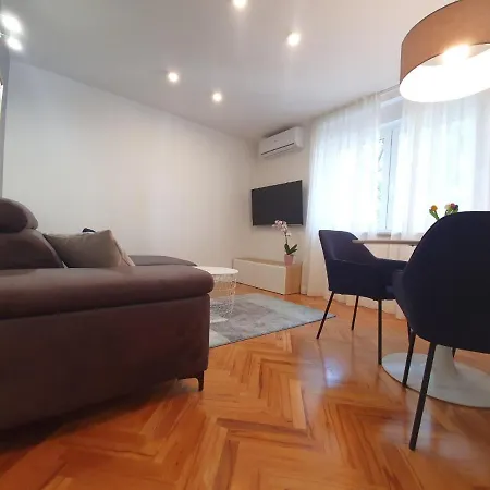 Paola Apartment *